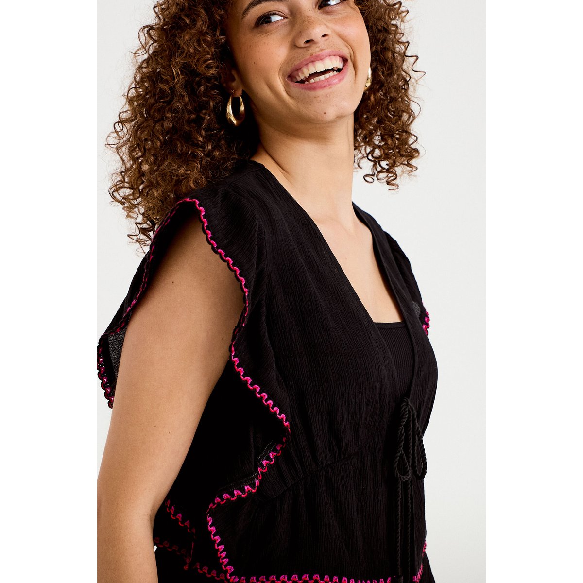 Blouse droite sans manches plissée noir, CACHE CACHE