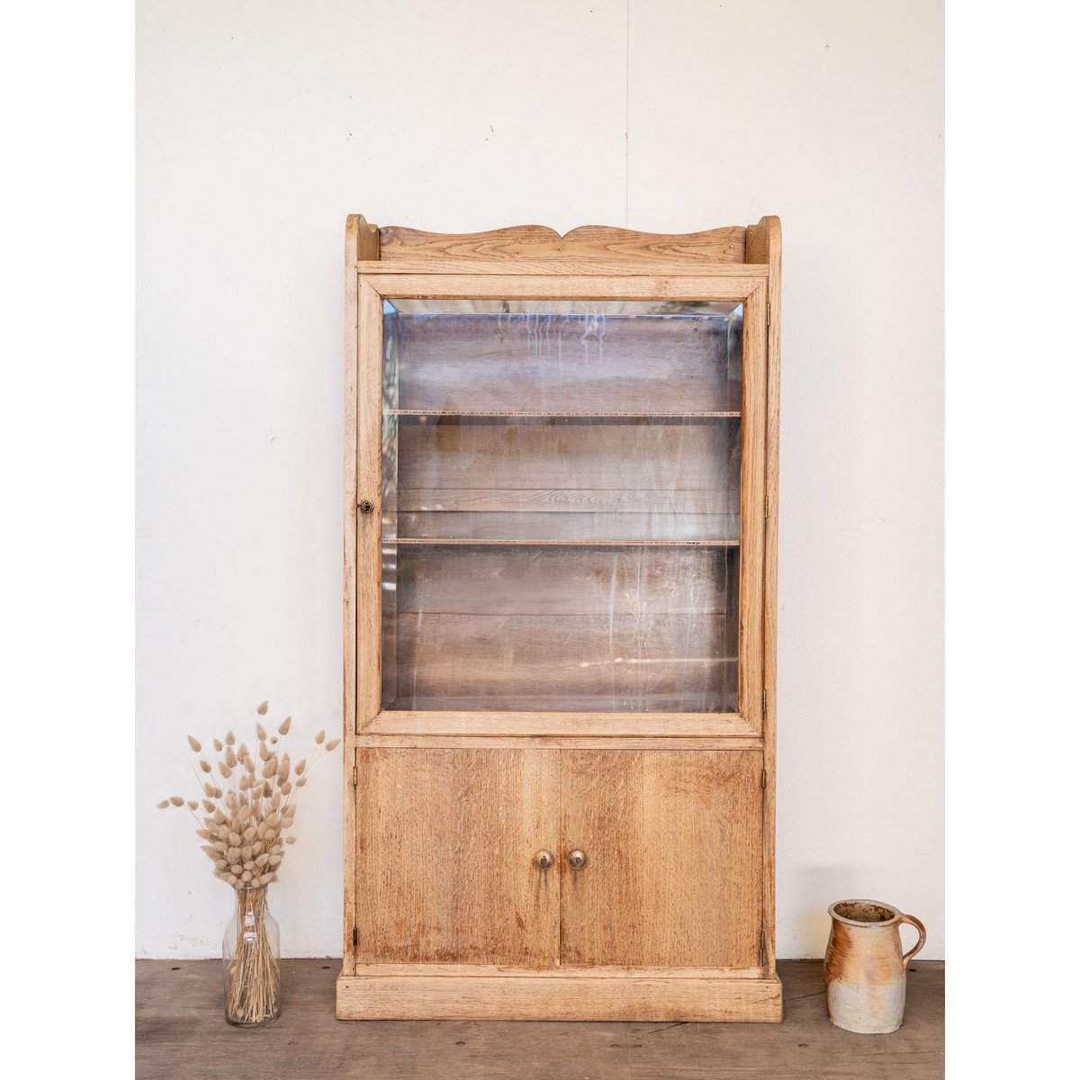 Vitrine en chêne Victoria N°1310 - Bon état bois clair, DEBONGOUT