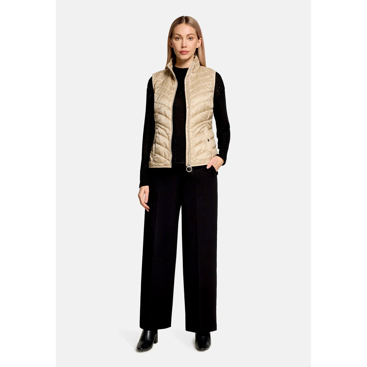 Veste sans manches matelassée à col droit beige, BETTY BARCLAY