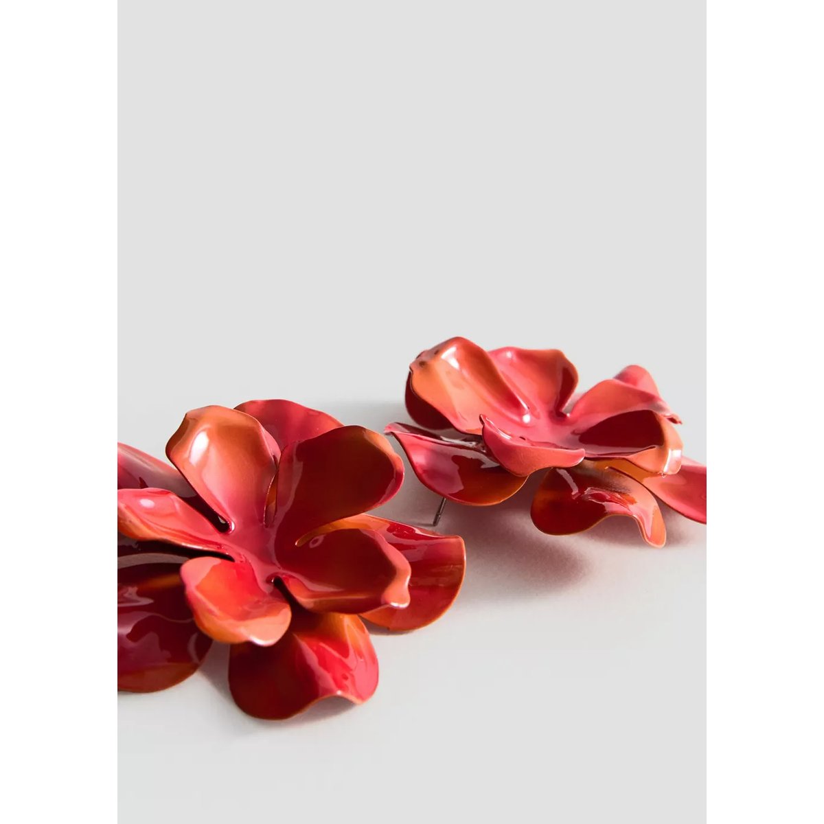 Boucles d’oreille fleur en relief orange, MANGO