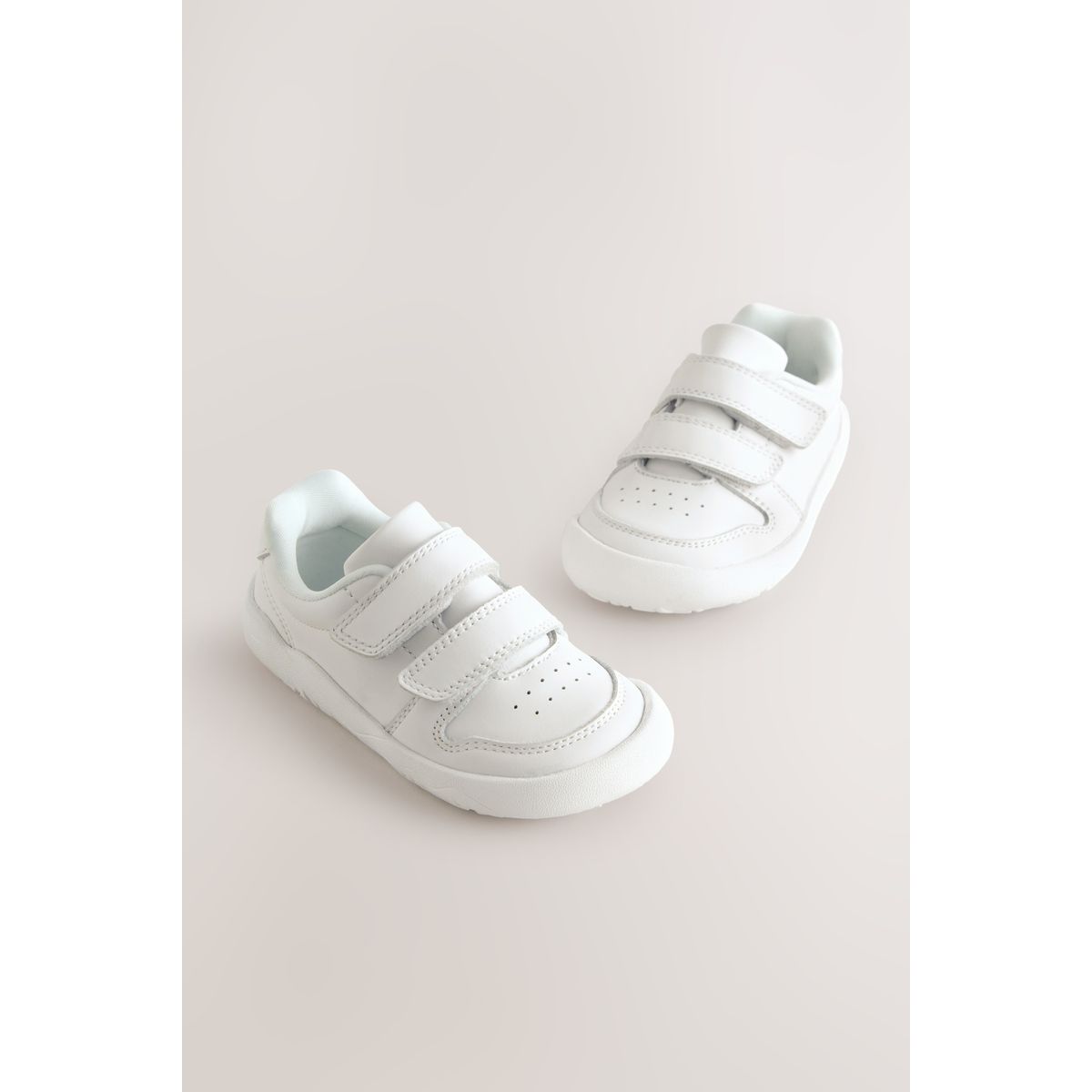 Baskets en cuir à scratch effet pieds nus blanc, NEXT