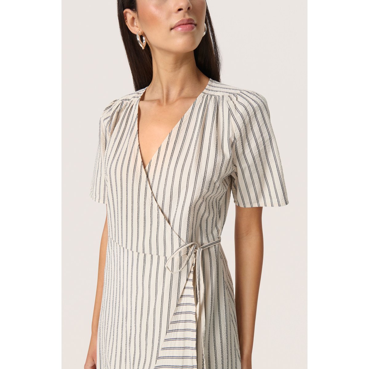 Robe beige avec noir rayé, SOAKED IN LUXURY