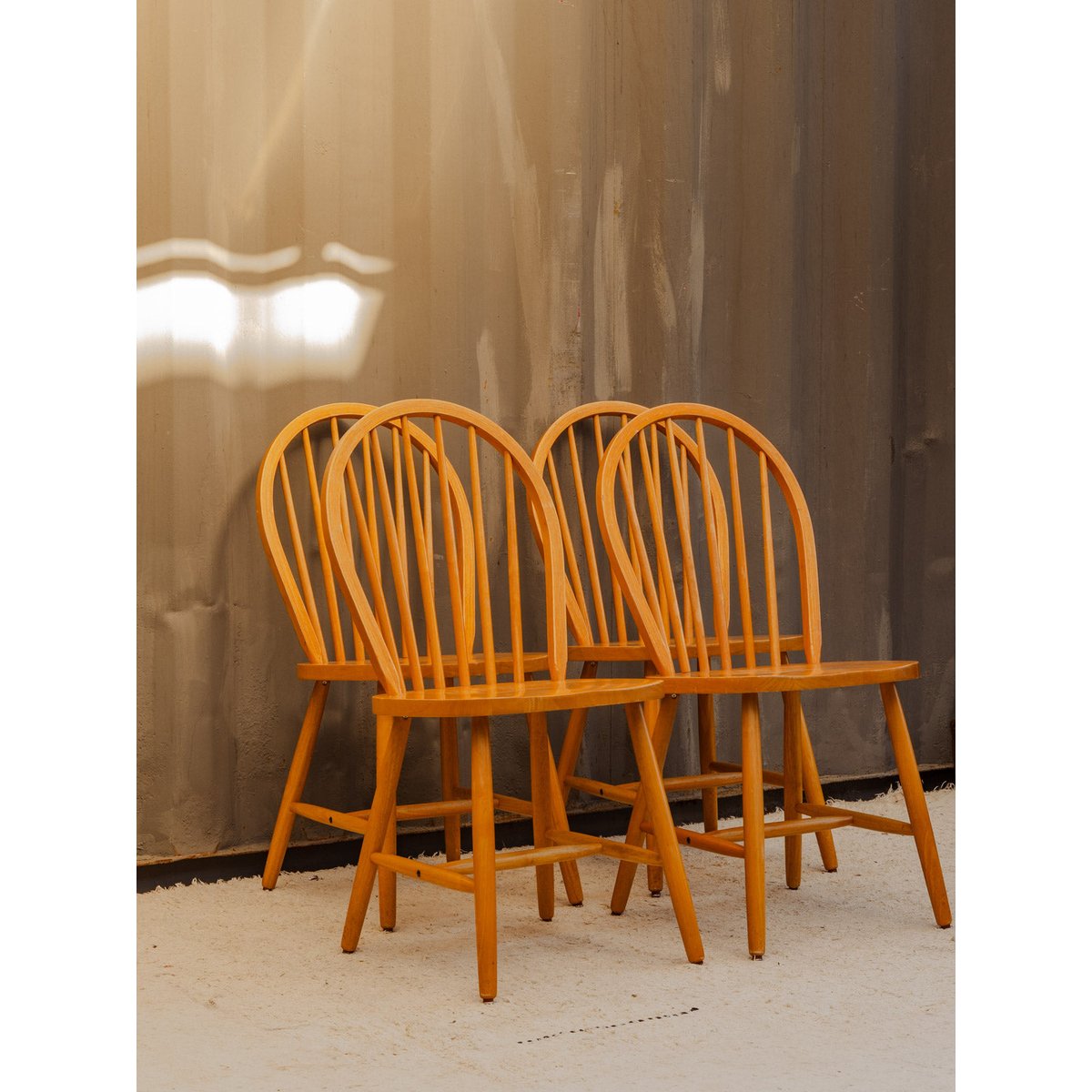 Lot de 4 chaises en bois Claude N°1542 - Bon état bois clair, DEBONGOUT
