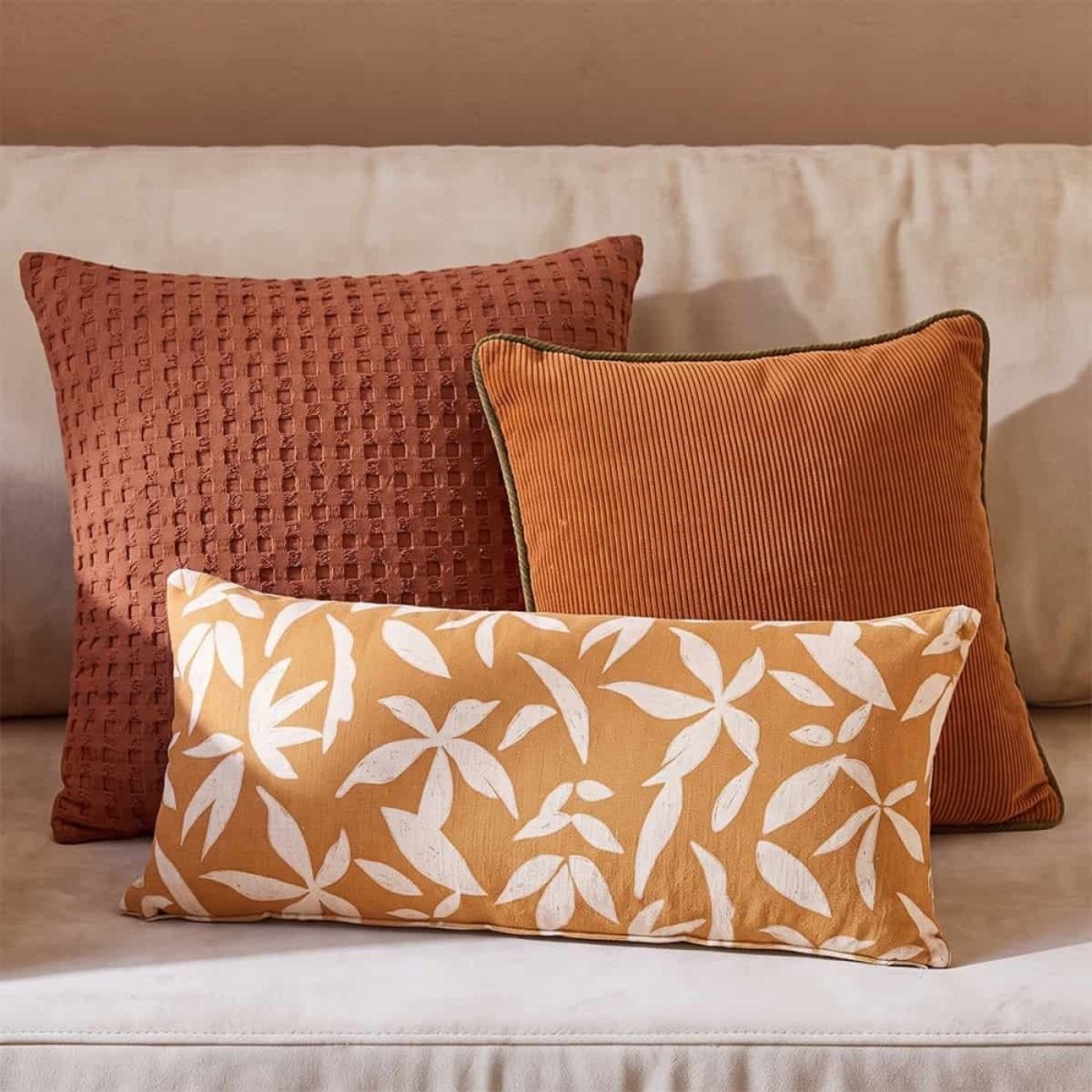 Coussin imprimé feuillage 30x70cm jaune, ORNAMI