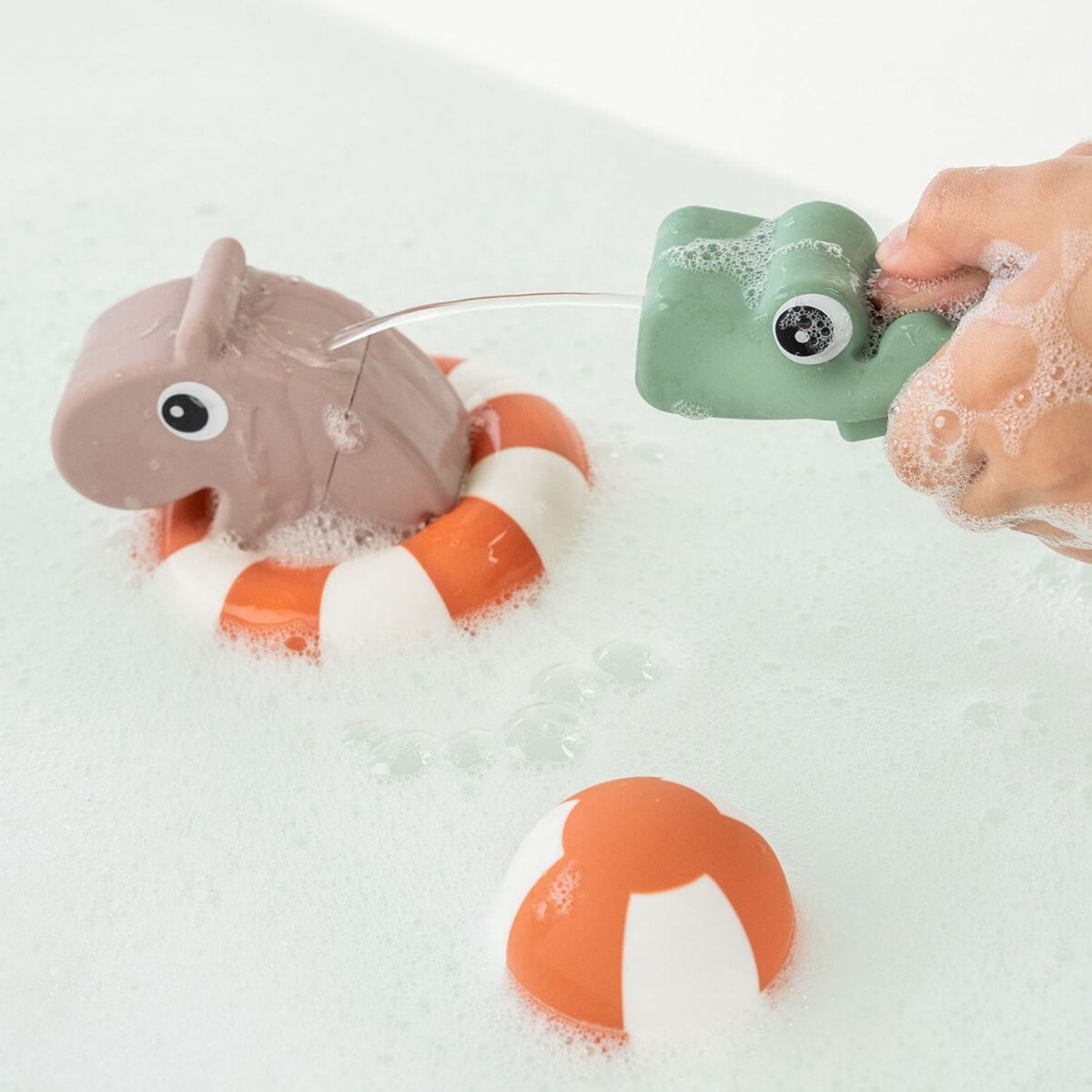 Aspergeur de bain vert, DONE BY DEER