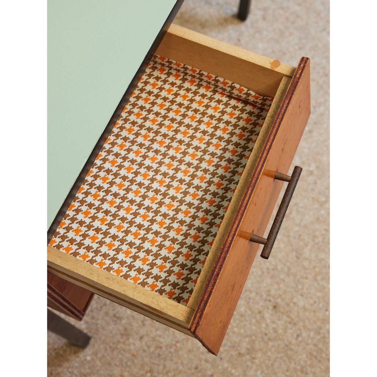 Bureau vintage en bois menthe à l'eau Yvan N°575 - Bon état noir, DEBONGOUT