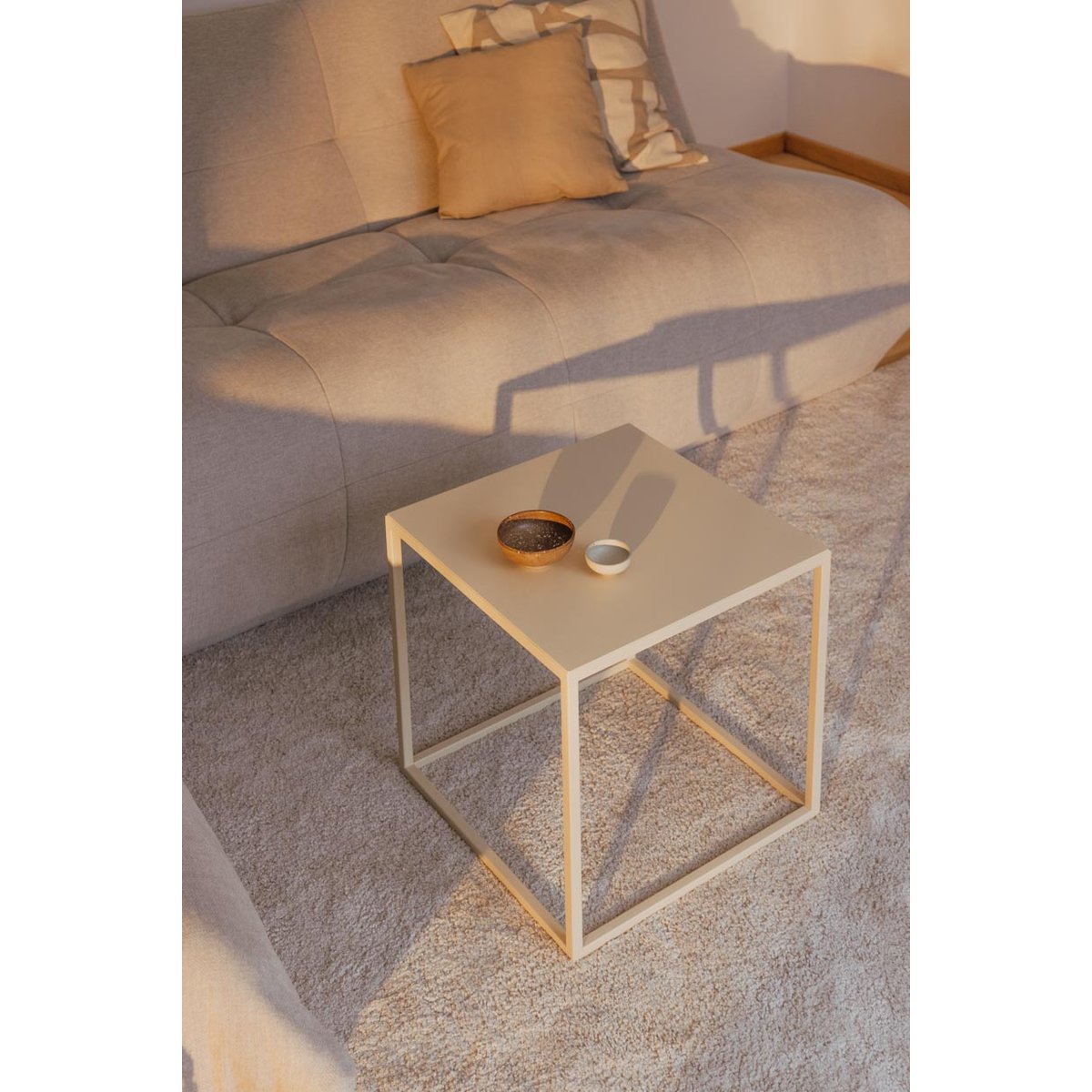 Table d'appoint SOLI X beige cashew, METALLBUDE