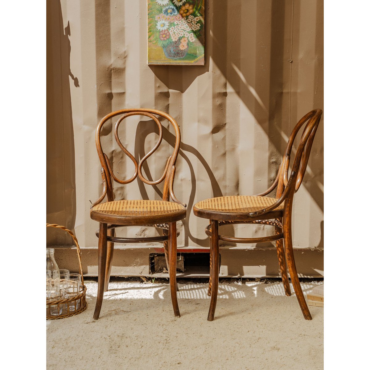 Paire de chaises en bois Claude N°1405 - Bon état bois foncé, DEBONGOUT