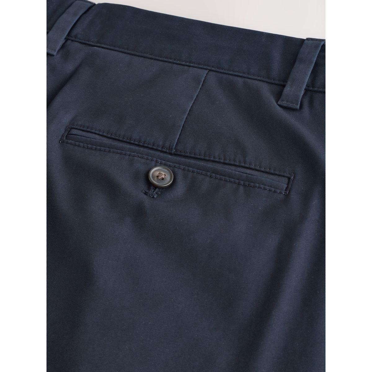 Pantalon chino stretch en coton majoritaire bleu marine, NEXT