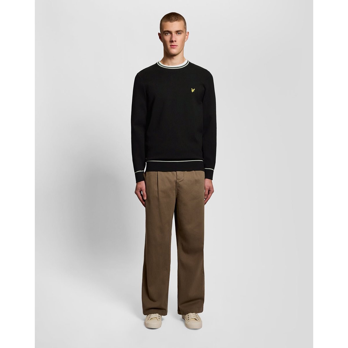 Pull à liserés contrastés en maille col rond noir jais, LYLE & SCOTT