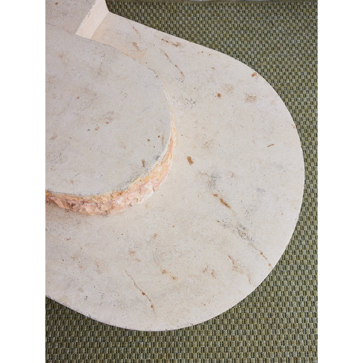 Table basse style travertin Donna N°1104 - Bon état blanc, DEBONGOUT