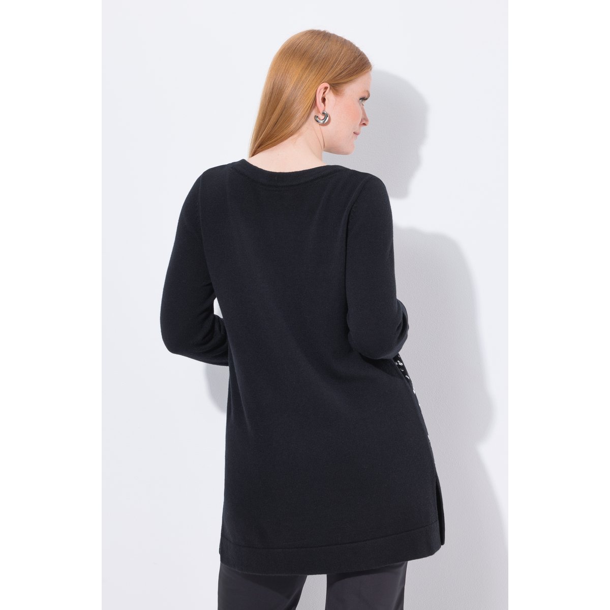 Pull à sequins. Encolure ronde et manches noir, ULLA POPKEN