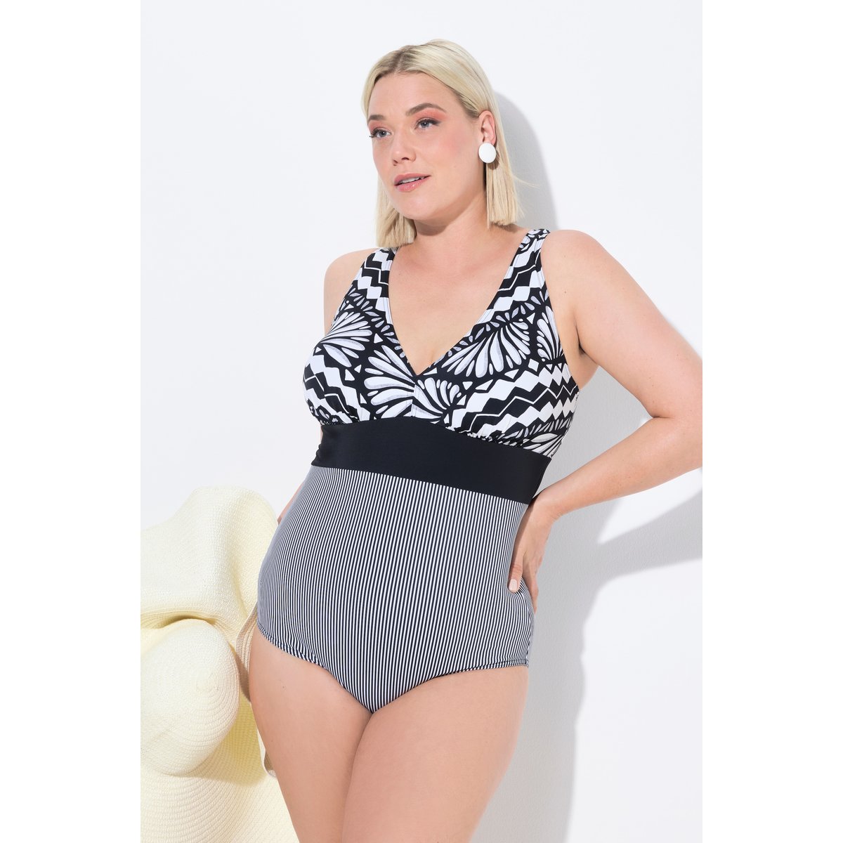 Maillot de bain à bonnets souples. Bande noir, ULLA POPKEN