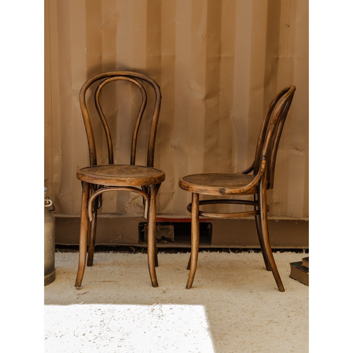 Lot de 4 chaises en bois Claude N°1408 - Bon état bois foncé, DEBONGOUT
