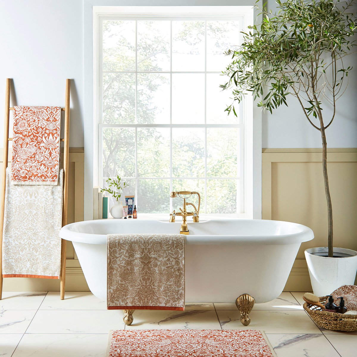 Drap de bain Fleurs de fraisiers et grives beige tourterelle, WILLIAM MORRIS AT HOME