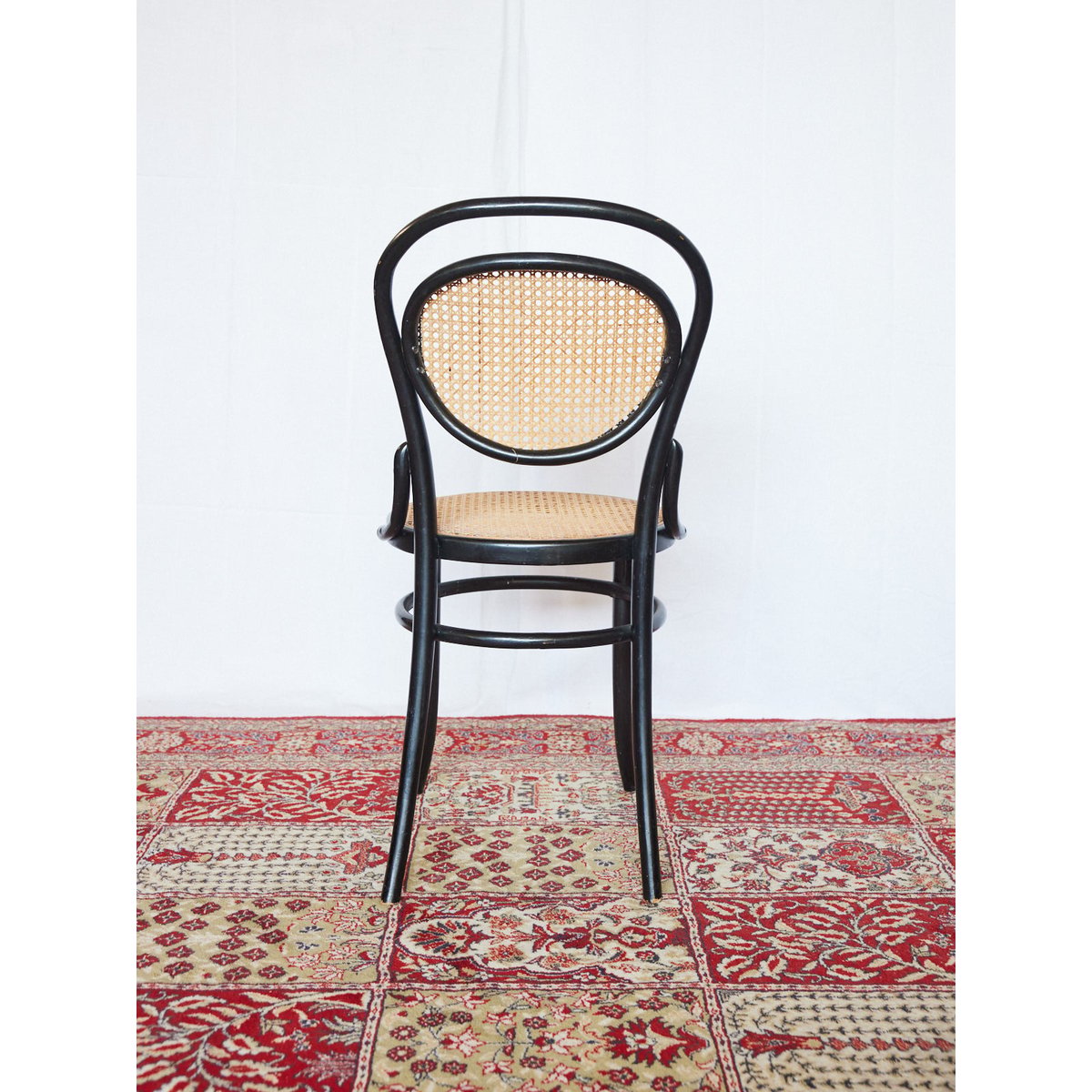 Lot de 4 chaises cannées en bois courbé Claude N°1437 - Bon état noir, DEBONGOUT
