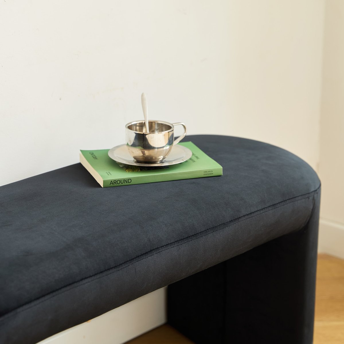 Banc style scandinave, velours, RIGA noir, NORDLYS