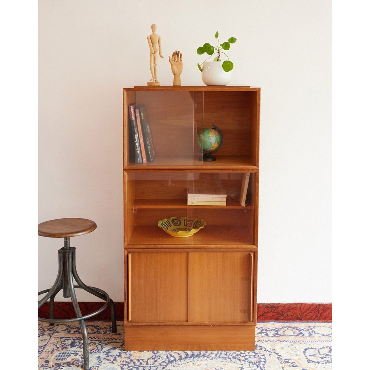 Vitrine en bois Victoria N°1360 - Bon état bois clair, DEBONGOUT