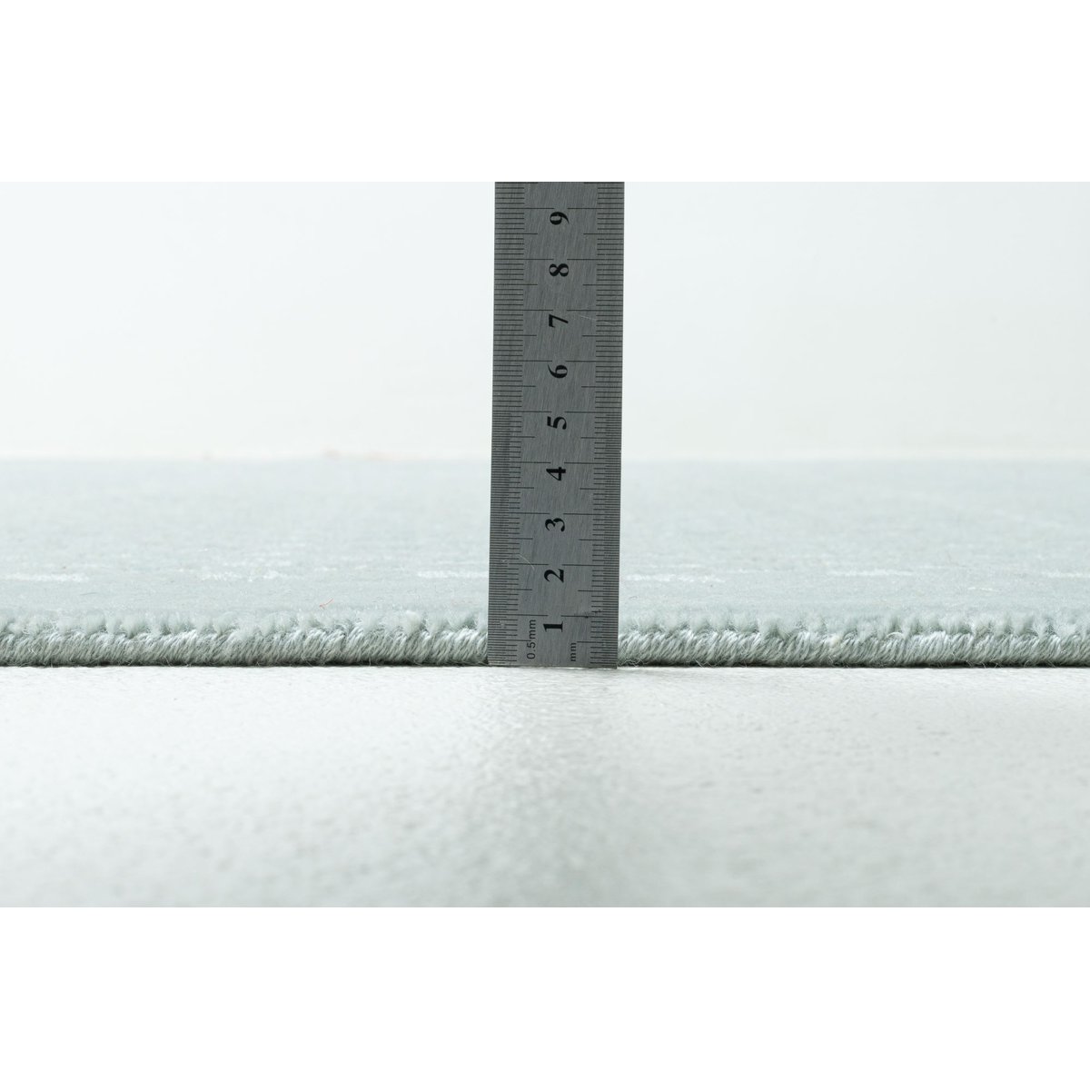 Tapis en laine vierge tissé main argent, THEKO