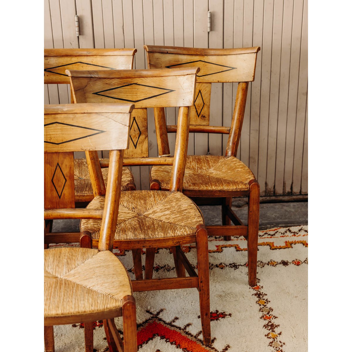 Lot de 6 chaises en cannage et bois sculpté Claude N°1613 - Bon état bois clair, DEBONGOUT
