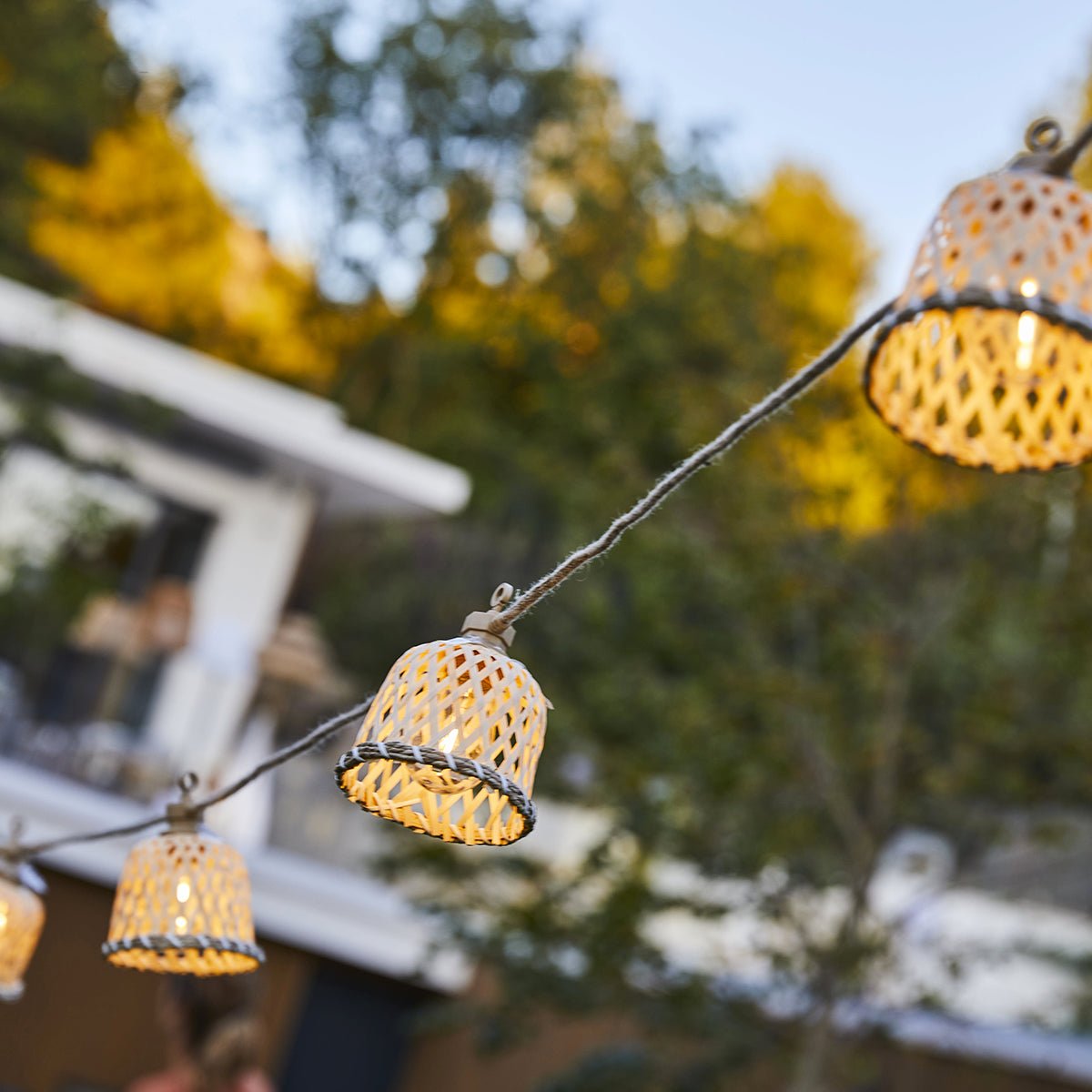 Guirlande lumineuses solaire et sur secteur raccordable en corde 20 ampoules transparentes LED blanc chaud dimmable MALY LIGHT HYBRID 13m beige, LUMISKY