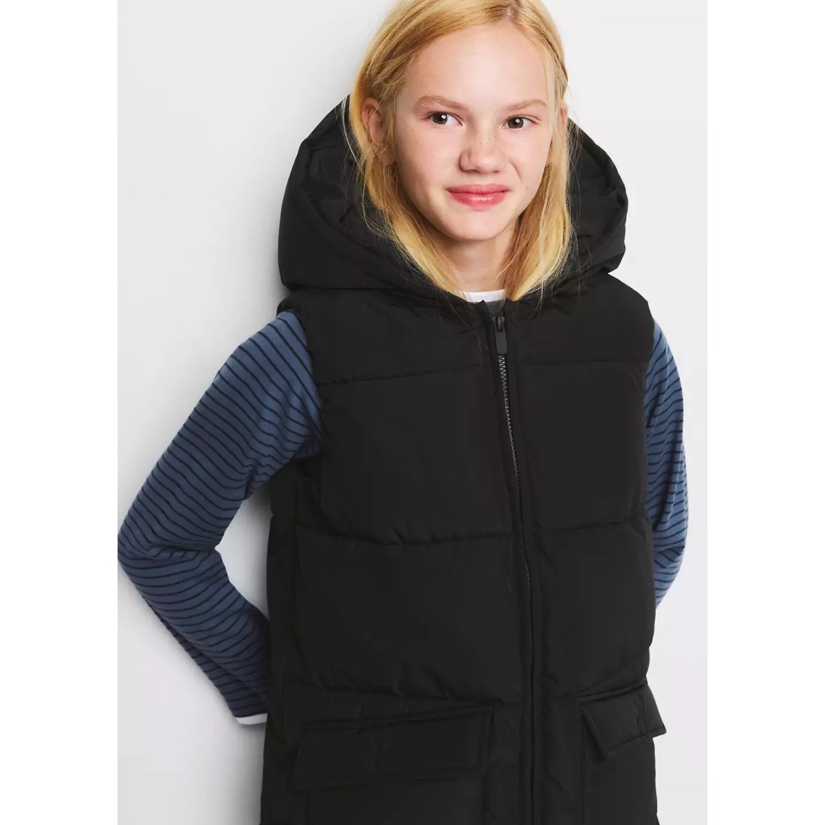 Gilet à capuche avec poches noir, MANGO KIDS