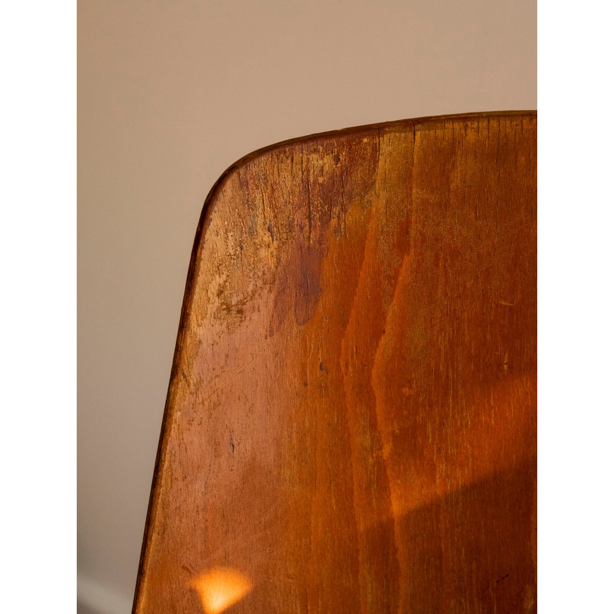 Chaise en teck foncé au design épuré Alma N°1940 - Bon état bois foncé, DEBONGOUT