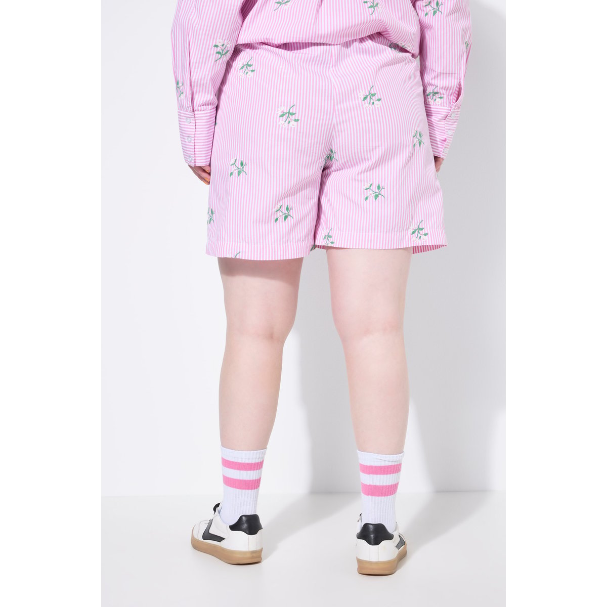 Short rayé, jambe large, broderie florale rose vif, STUDIO UNTOLD