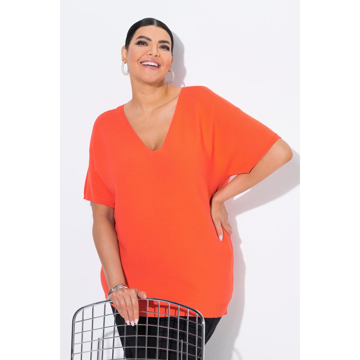 Pull côtelé, col en V et manches courtes poivron, ULLA POPKEN