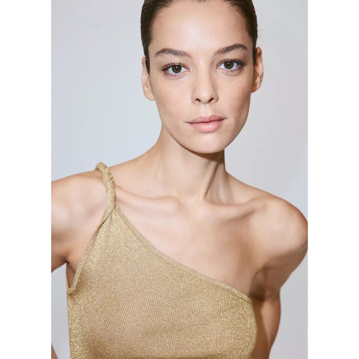 Top maille asymétrique or, MANGO