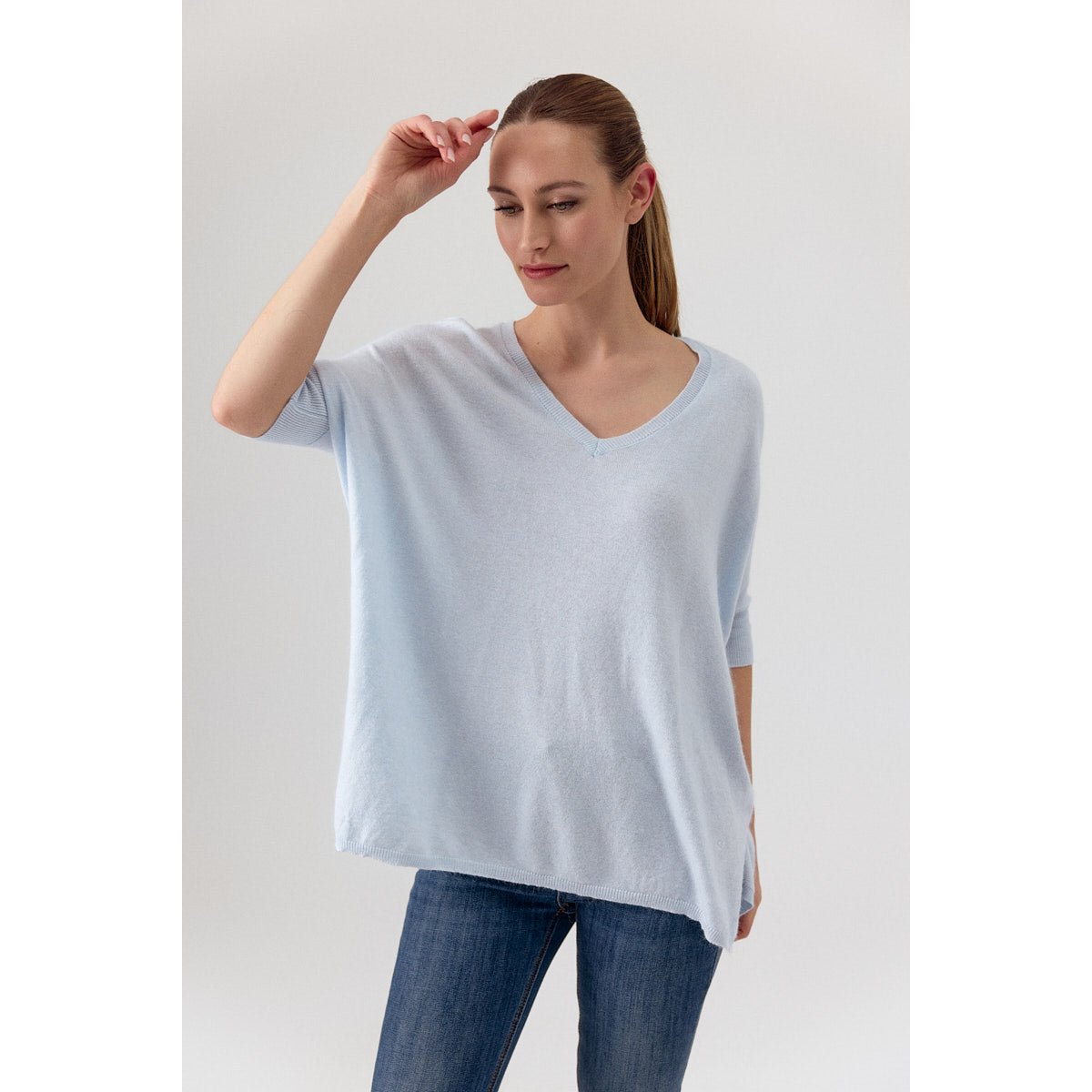 Pull oversize en maille douce avec col V et manches amples LAURINA bleu marine, ARTLOVE
