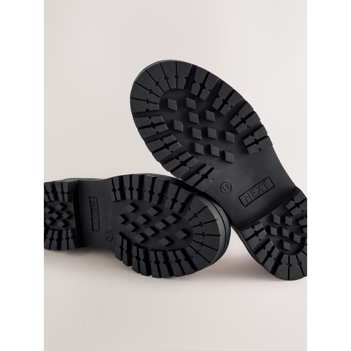 Mocassins à glands et semelle épaisse noir mat, NEXT