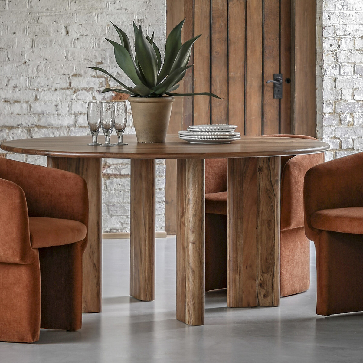 Bettiah Round Acacia Wood Dining Table with Splayed Legs (Seats 4) acacia, ÉDITÉ