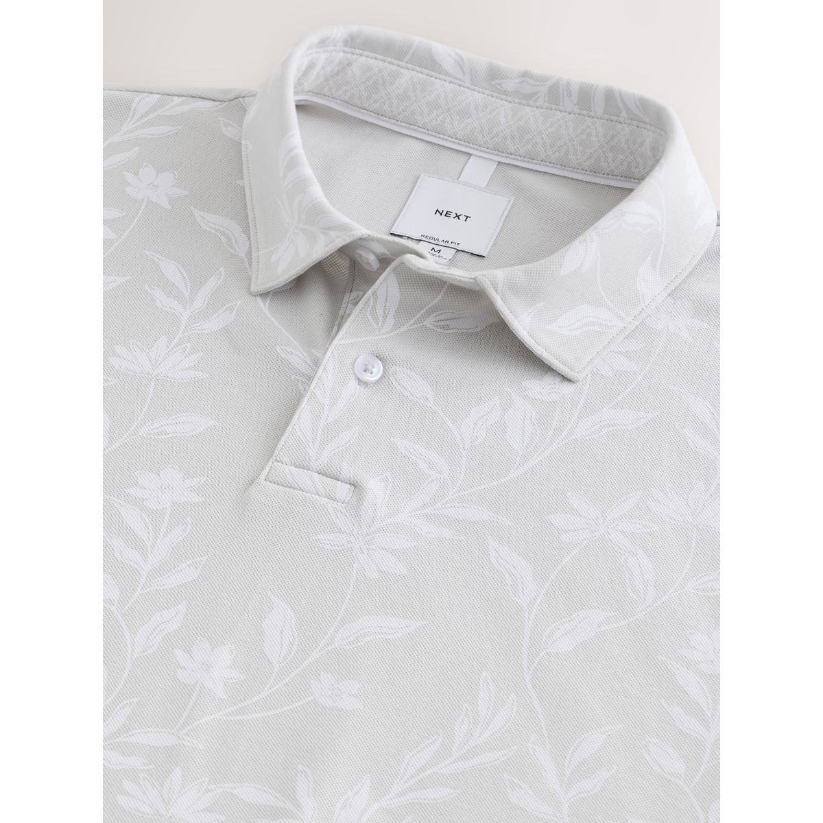 Polo en piqué à motif et manches courtes gris à fleurs, NEXT