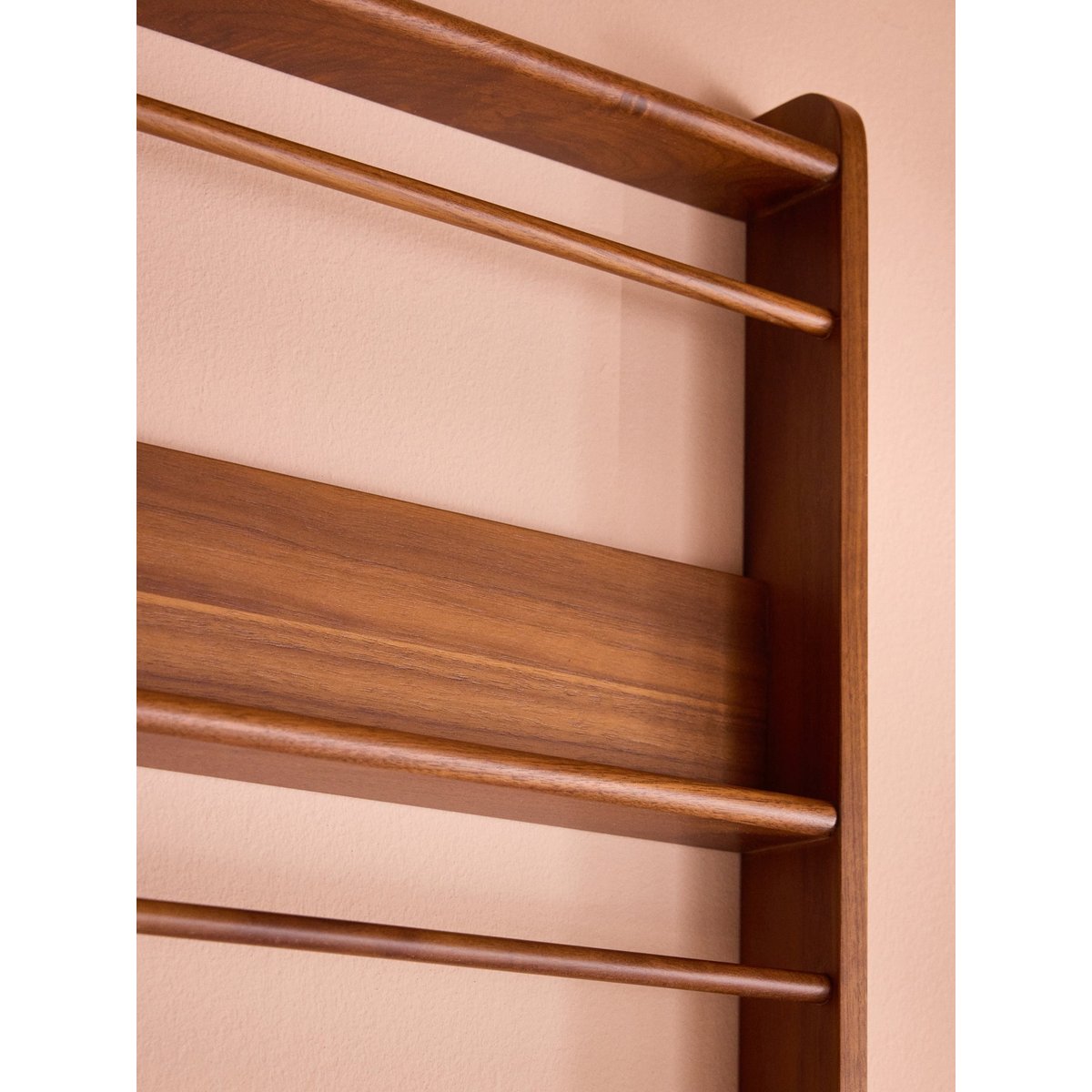 Etagère décorative porte-photos en bois de noyer bois noyer, CYRILLUS