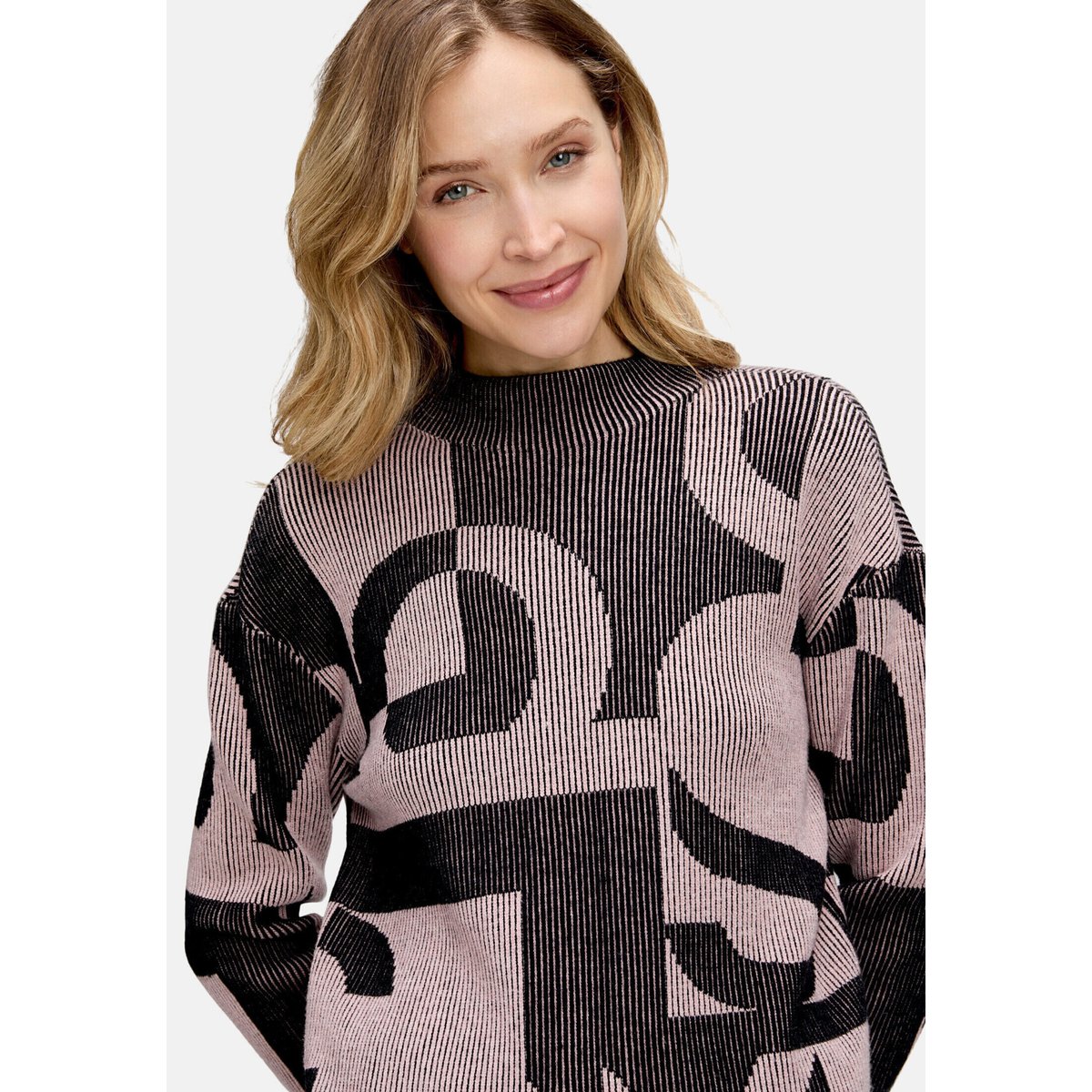 Pull-over en grosse maille à motif jacquard patch black/rosé, BETTY BARCLAY