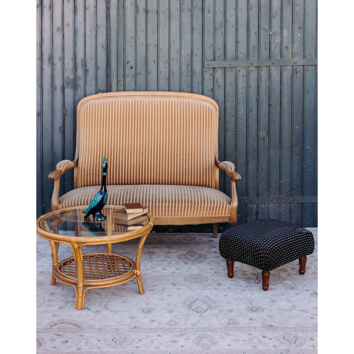 Pouf retapissé en tissu noir à motifs Jean-Philippe N°100 - Bon état noir, DEBONGOUT