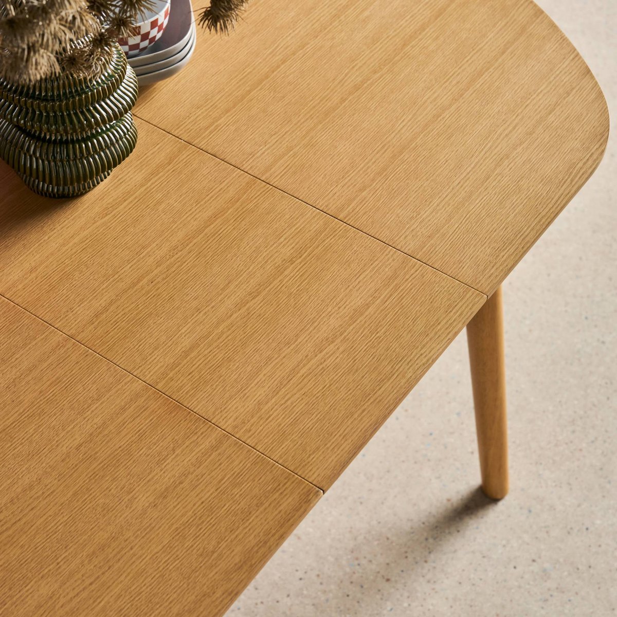 Table à manger ovale extensible bois d'hévéa et placage chêne 4-6 places LISA noir, SWEEEK