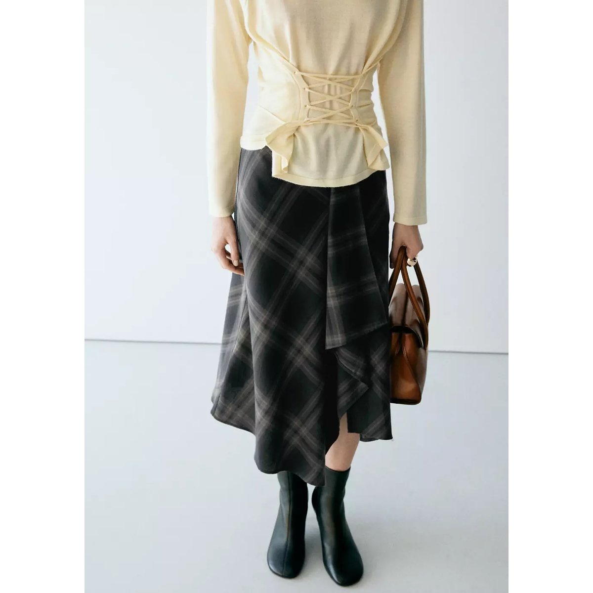 Jupe asymétrique carreaux gris chiné foncé, MANGO