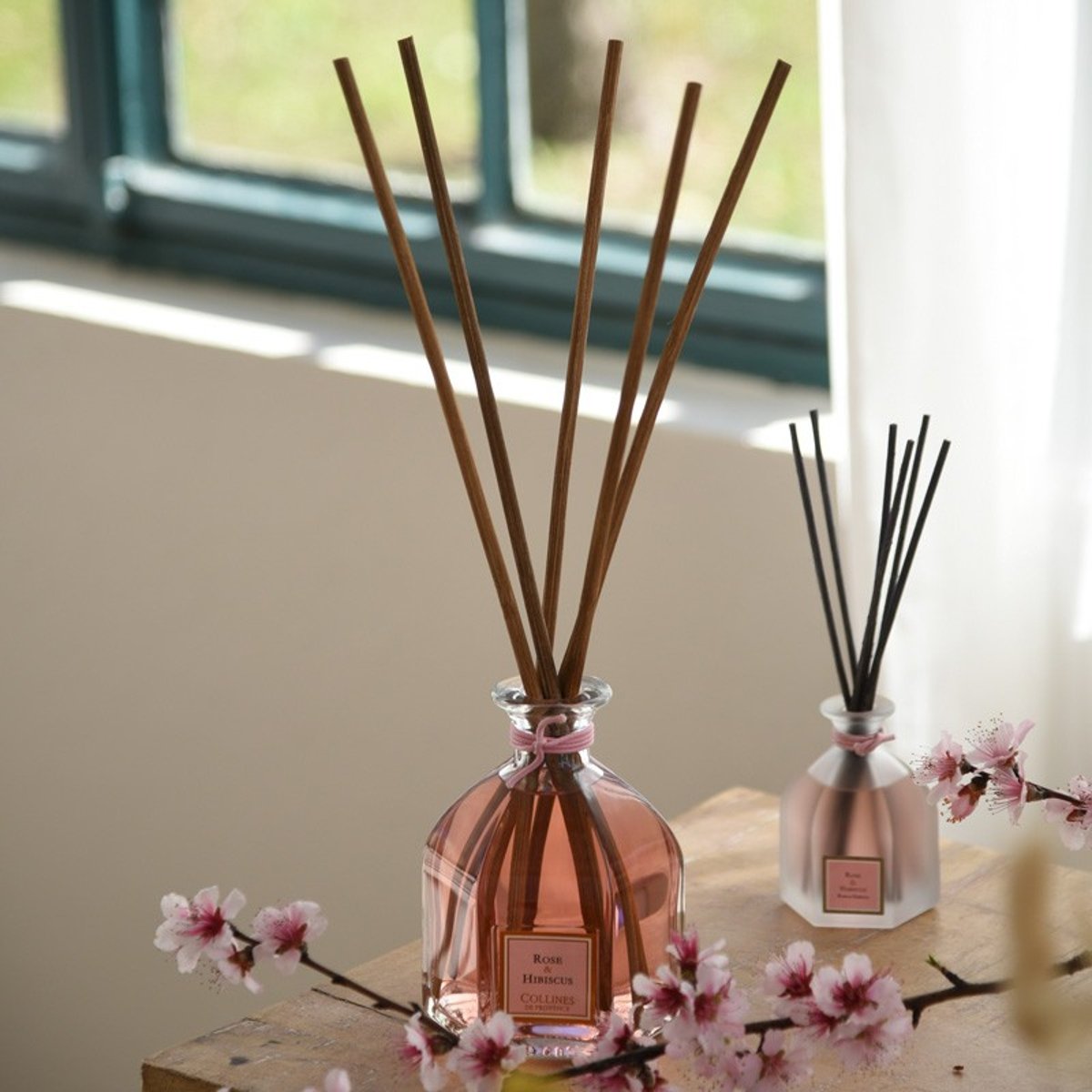 Diffuseur de parfum Coloré  ROSE & HIBISCUS rose, COLLINES DE PROVENCE