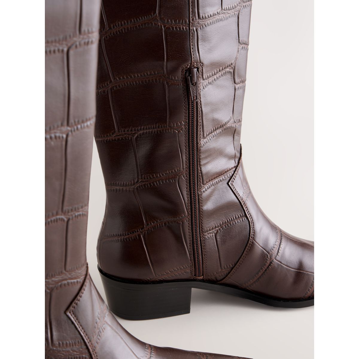 Bottes à bout ciselé forever comfort® crocodile en relief marron chocolat, NEXT