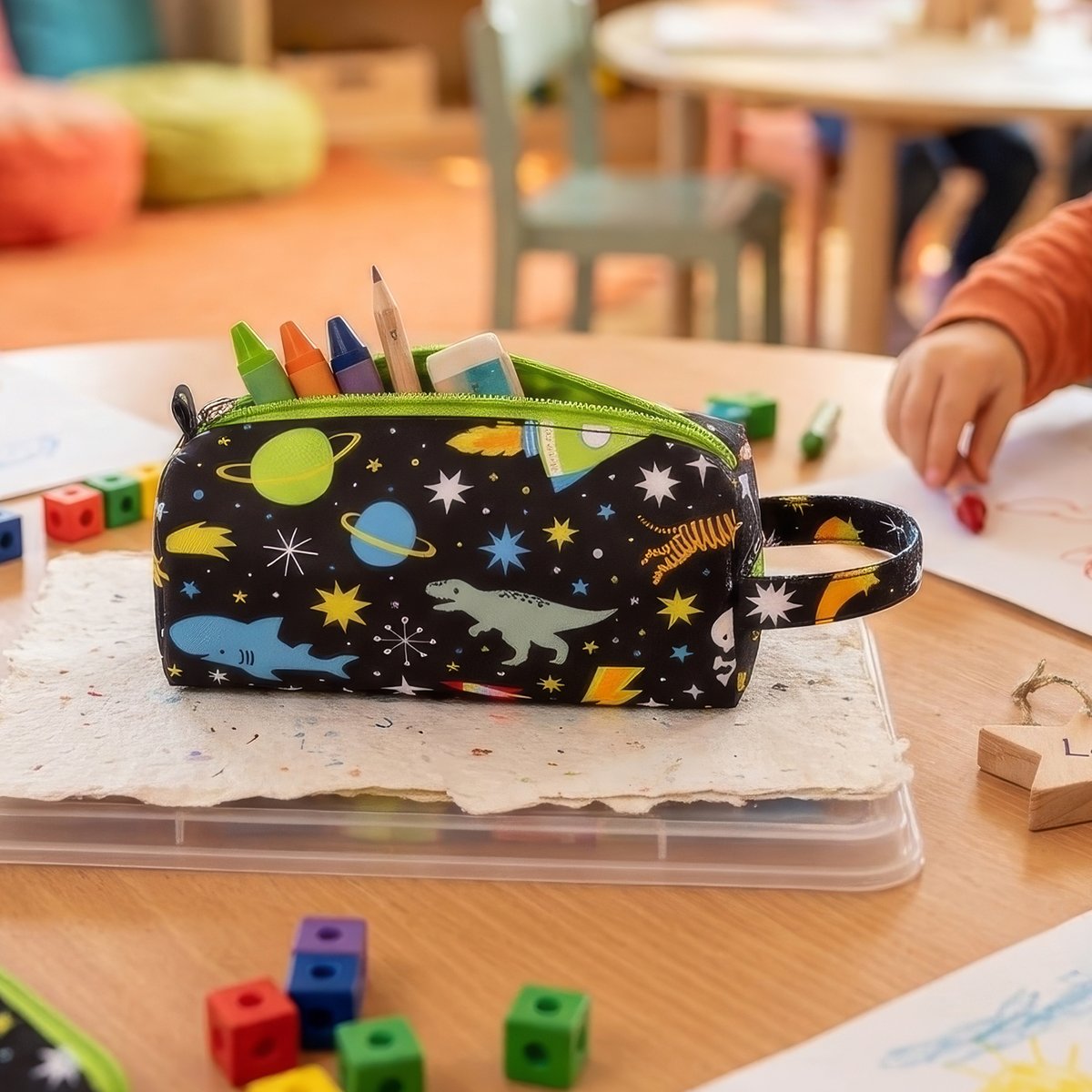 Trousse Galaxie noir, vert, blanc, A LITTLE LOVELY COMPANY