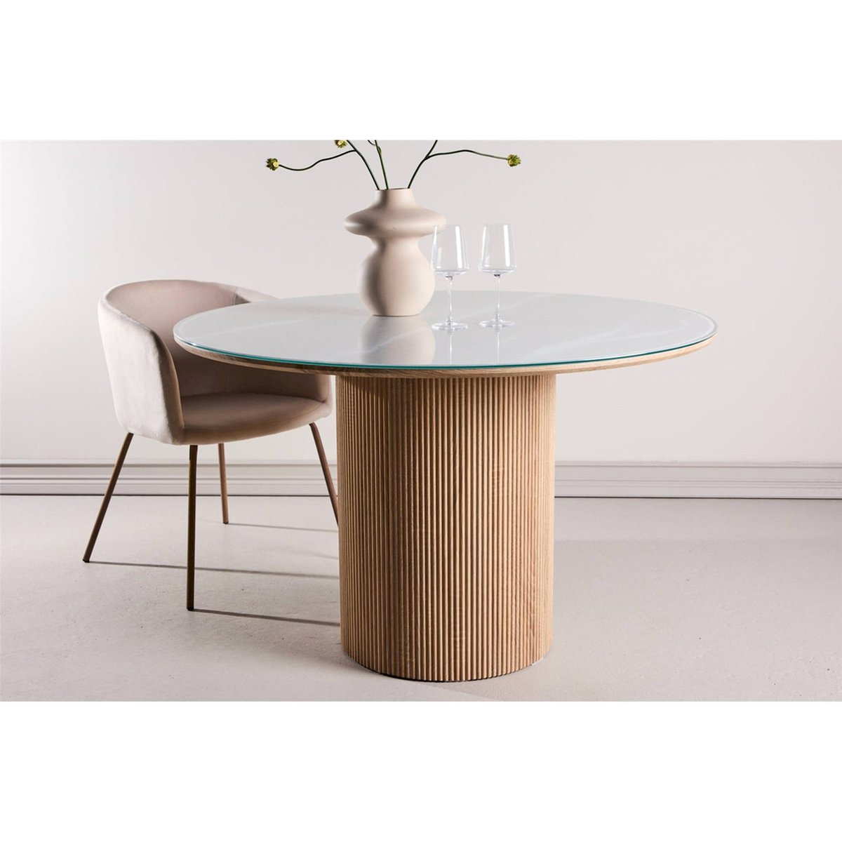 Table ronde HYDROWN verre et piètement cannelé blanc et bois clair, RECOLLECTION