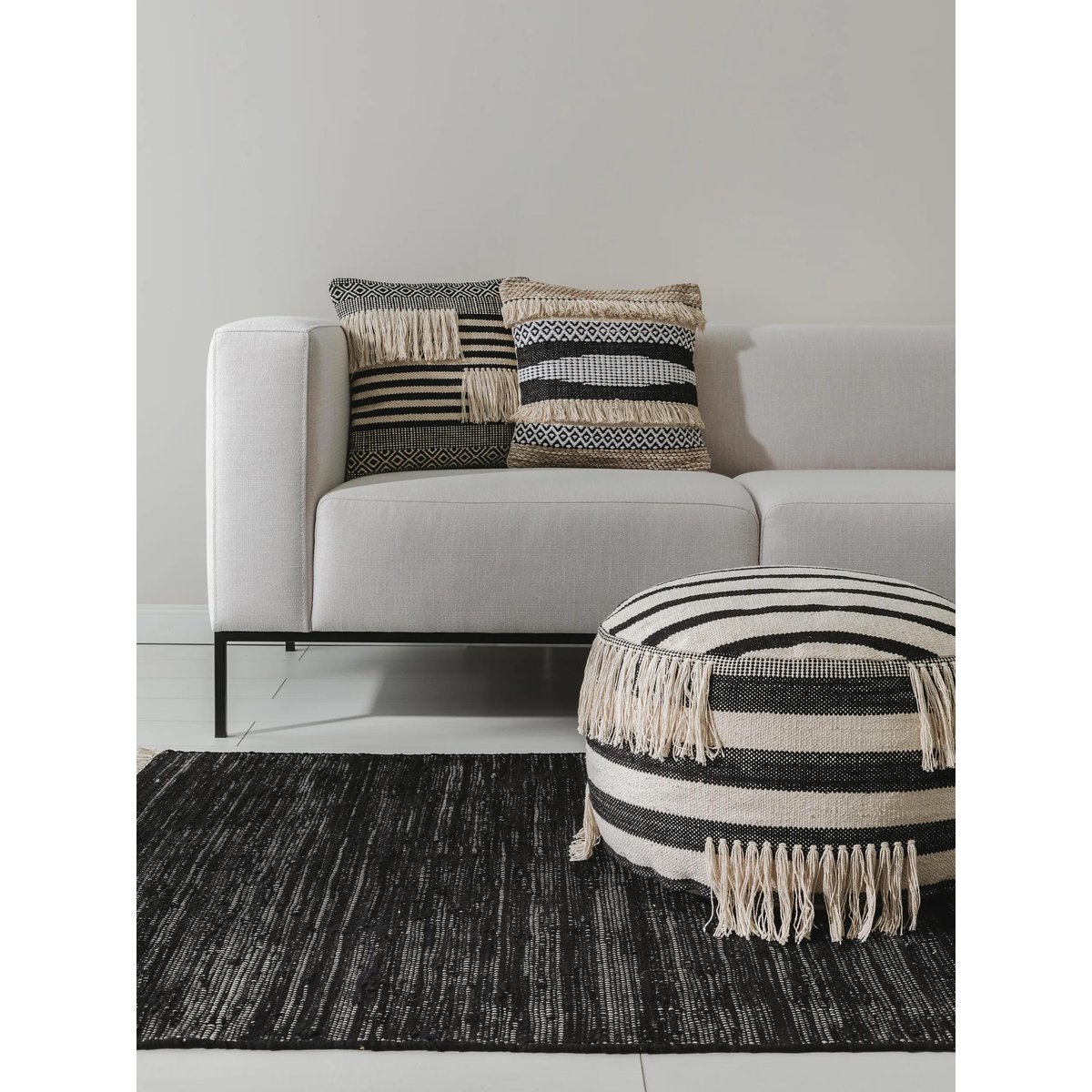 Housse de coussin tissé main DEJA noir/blanc, BENUTA