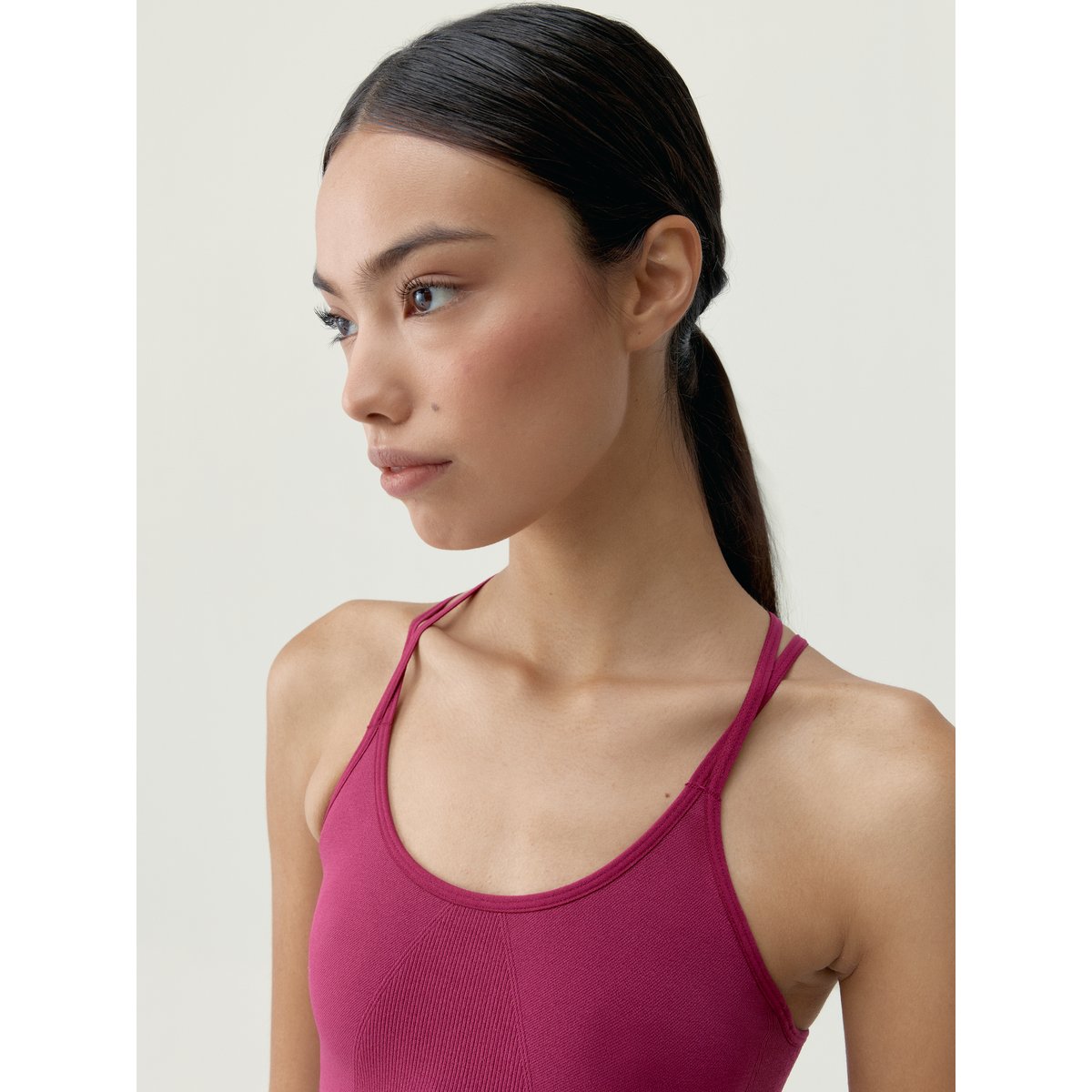 Brassière de sport femme Viveka maintien moyen bretelles coussinets amovibles rouge prune, BORN