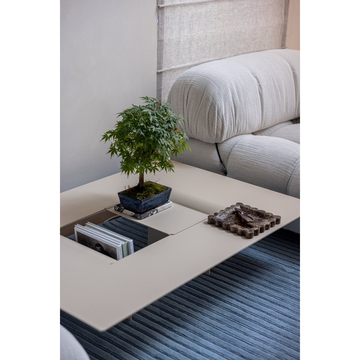 Table basse en tôle d'acier CUT beige cashew, METALLBUDE