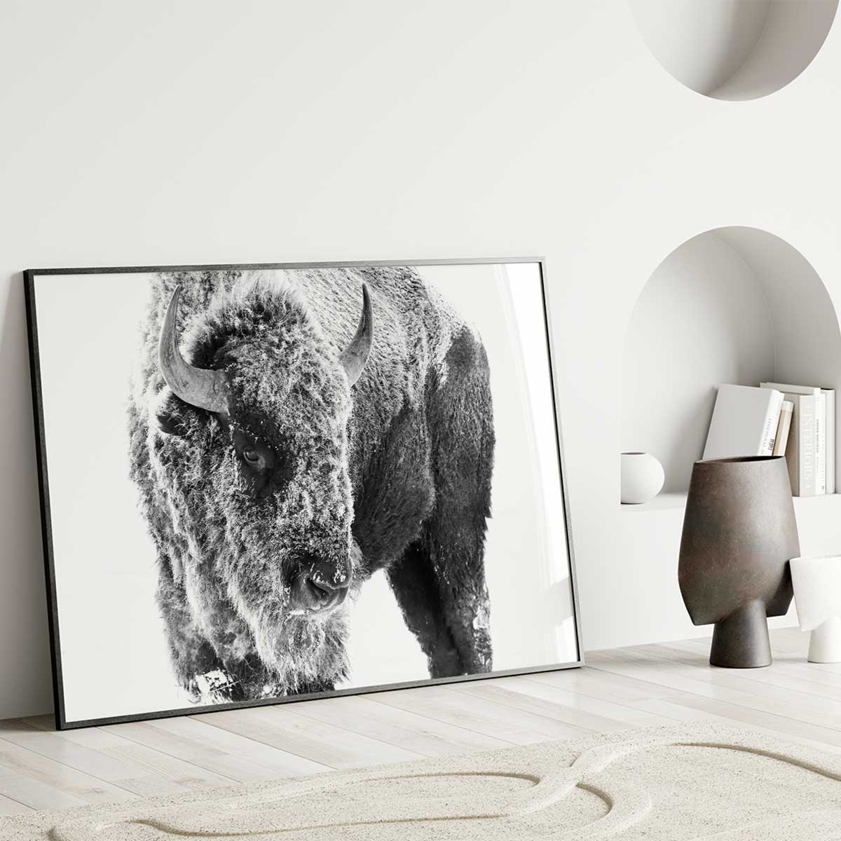 Affiche encadrée bison enneigé en noir et blanc affiche + cadre en métal - noir, HEXOA