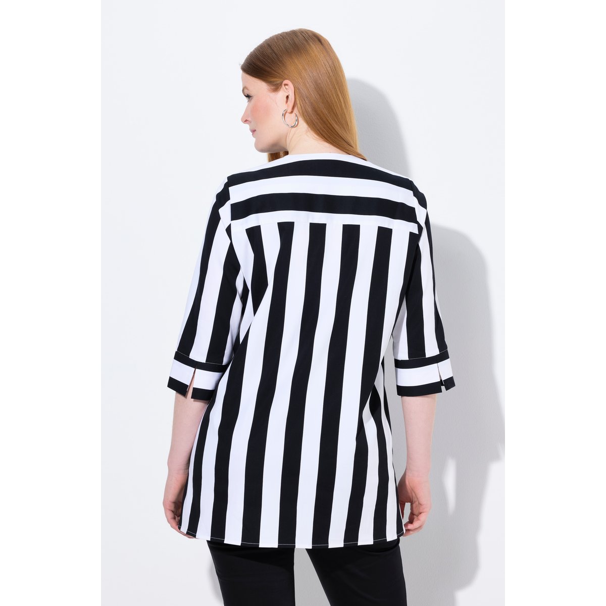 Blouse à rayures verticales. Col noir, ULLA POPKEN