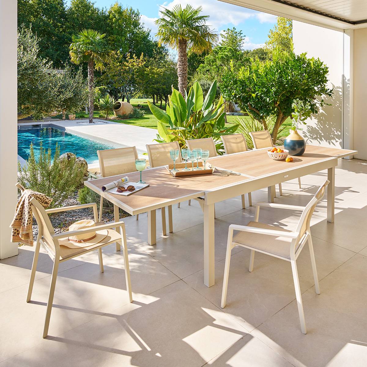 Table de jardin extensible 12 places en aluminium et verre PIAZZA argile, HESPERIDE