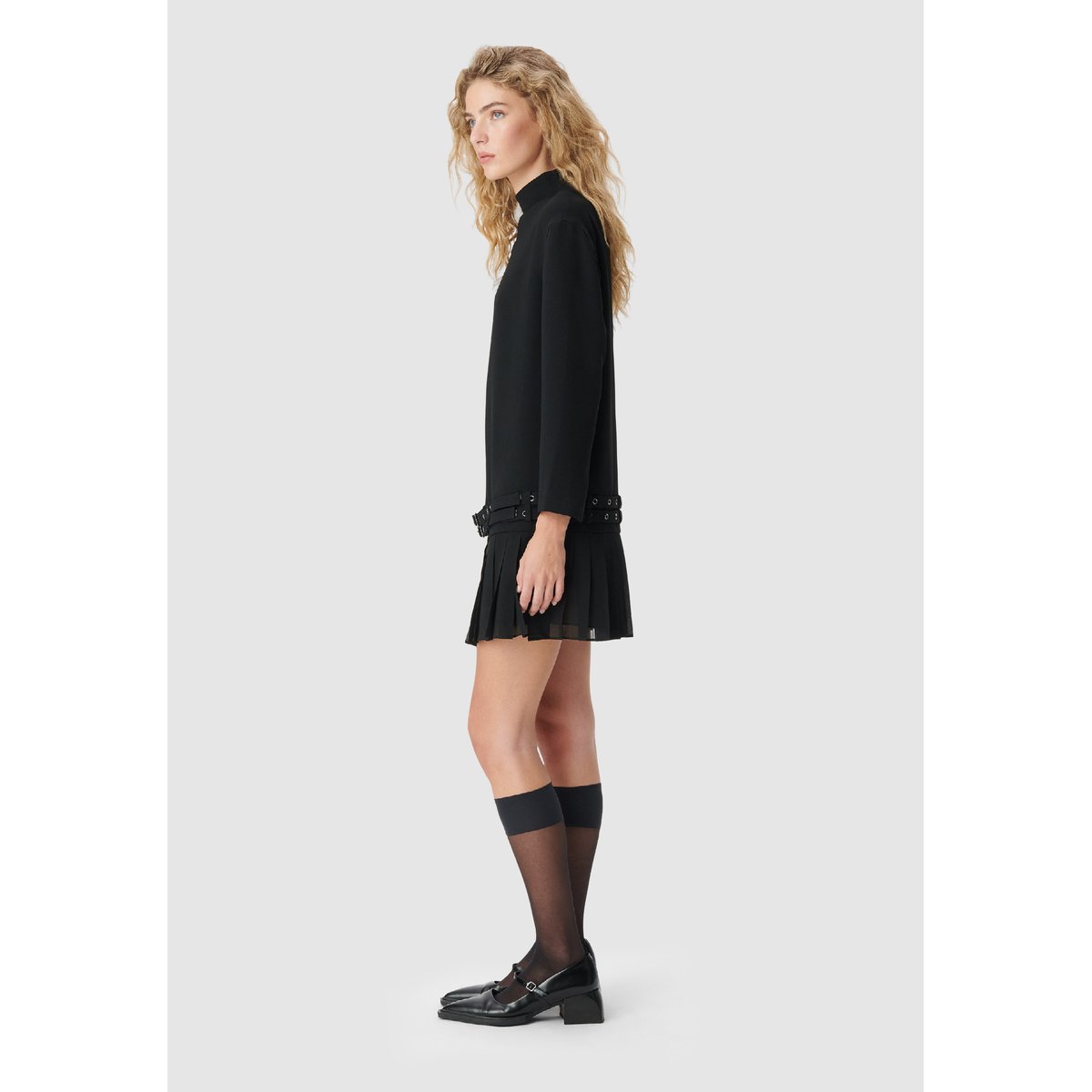 Robe courte plissée avec ceinture noir, IKKS